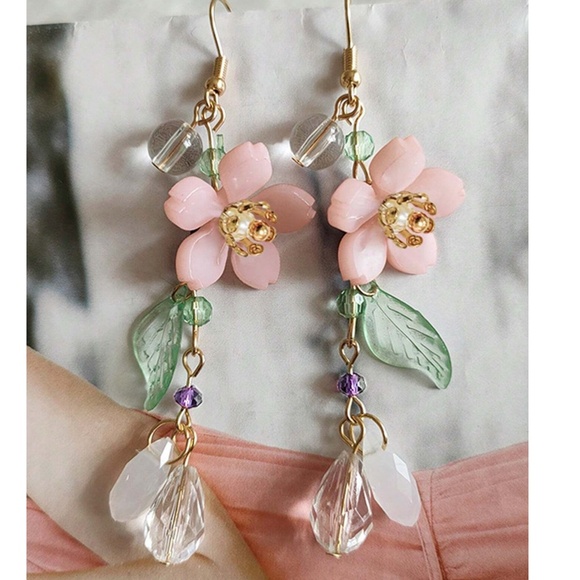 Boho Gold Tone Flower Drop Earrings - Picture 1 of 5